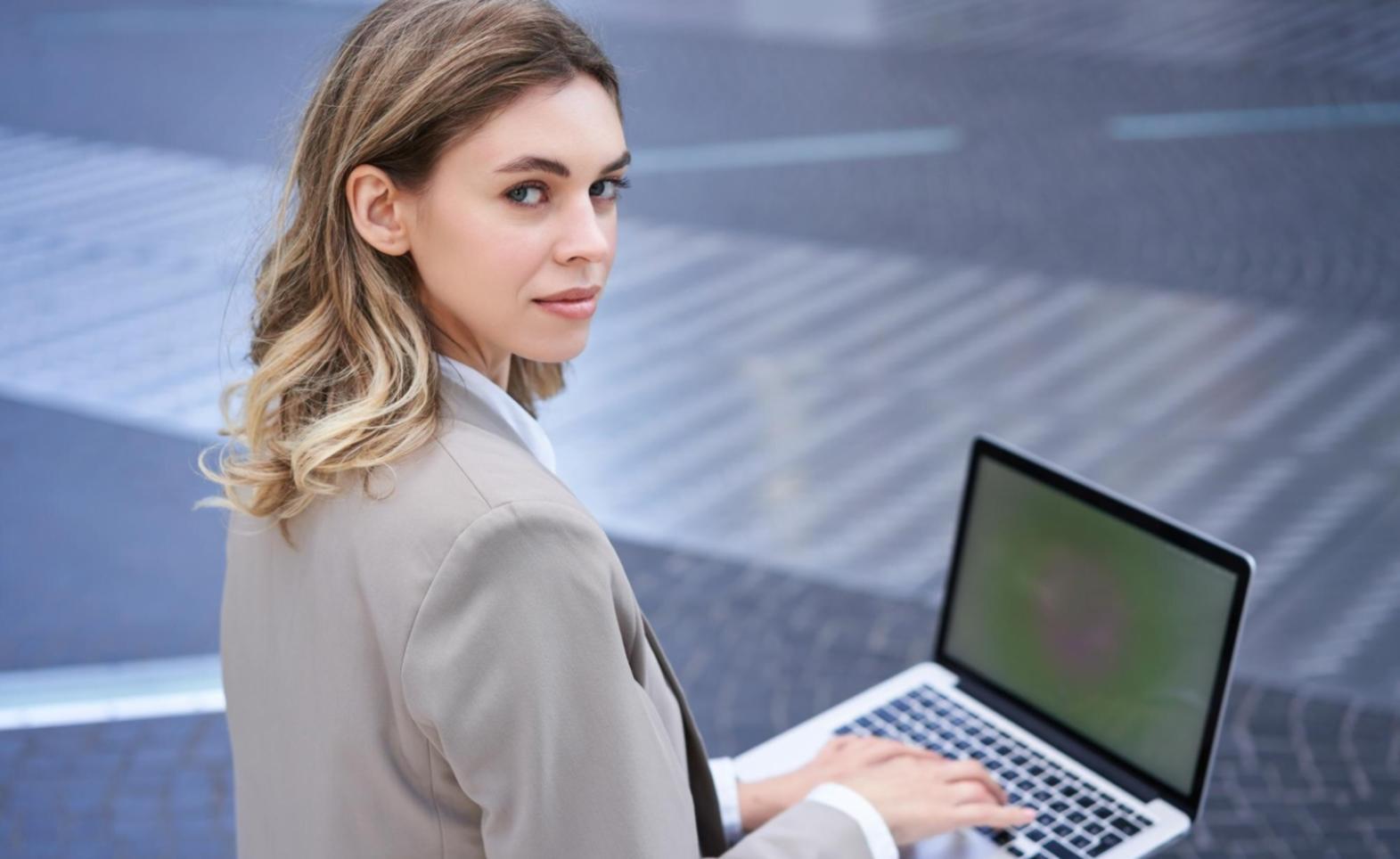 Echipament de lucru și materiale educaționale pentru curs SEO